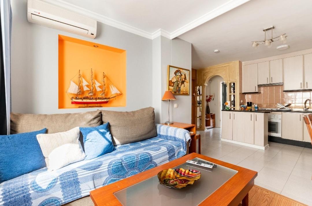 Apartamento Oasis ตอร์เรโมลิโนส ภายนอก รูปภาพ