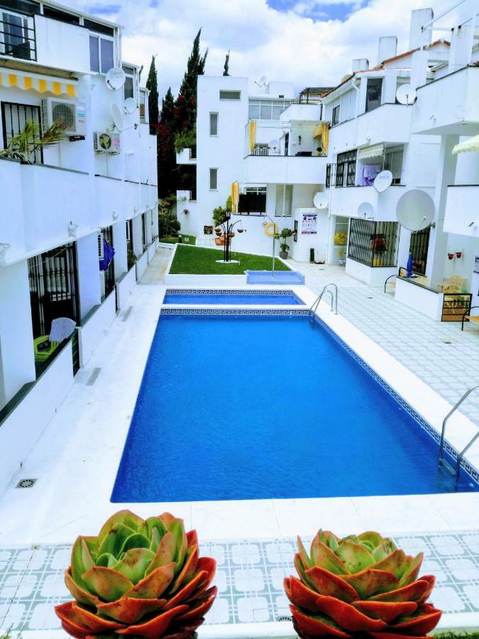 Apartamento Oasis ตอร์เรโมลิโนส ภายนอก รูปภาพ