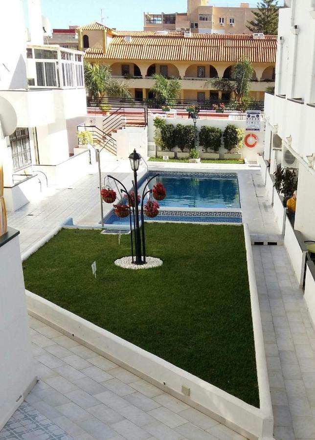 Apartamento Oasis ตอร์เรโมลิโนส ภายนอก รูปภาพ